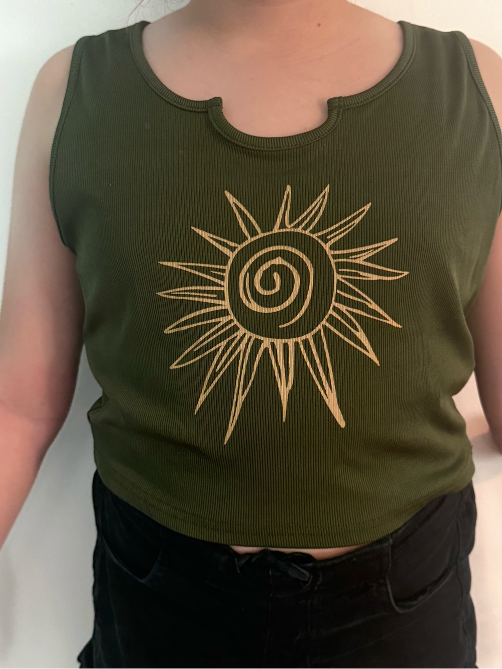 Summer crop top. Women’s Olive Green Sun Graphic Ribbed Tank Top size Large